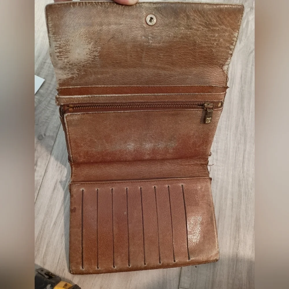 Louis Vuitton Monogram Sarah Long Trifold Wallet